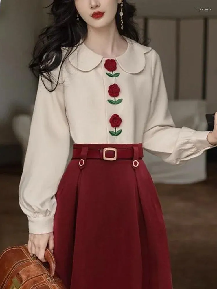 Arbetsklänningar 2023 Autumn Vintage Tvådelt klänning Set Women Sweet Floral Blue Red Belt Long kjol Court Casual Elegant Korean Style