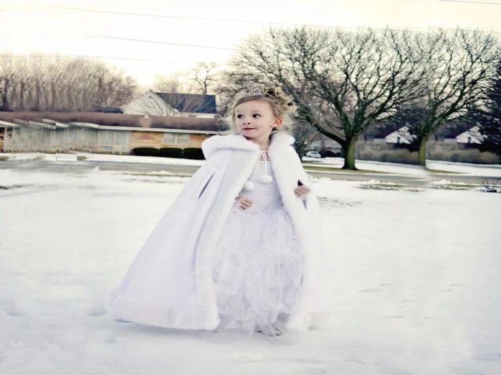 Capa adorável para meninas feita sob encomenda, capa de casamento infantil, jaqueta de pele falsa para inverno, flor, menina, cetim com capuz, casacos infantis 3544013