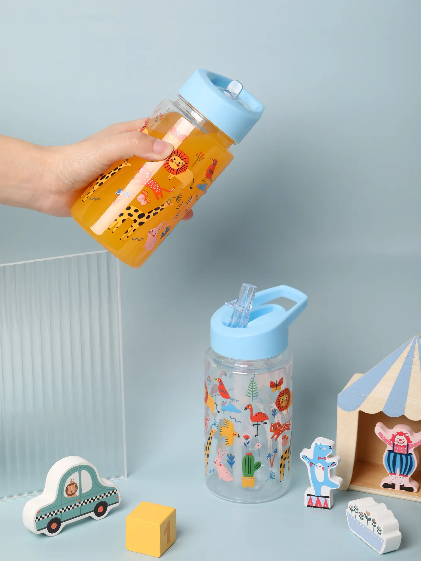 Bouteille d'eau en plastique bleu pour enfants, réutilisable et Durable, simple et moderne, avec couvercle en paille anti-fuite, 450ml, 1 pièce