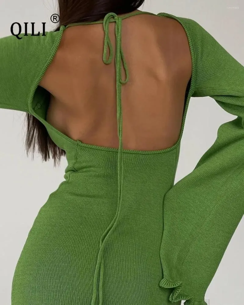 Casual Dresses Qili-Long Sleeved Sticked Backless Sexig klänning utblåst ärm Tight Holiday Cross Border Autumn Winter 2023