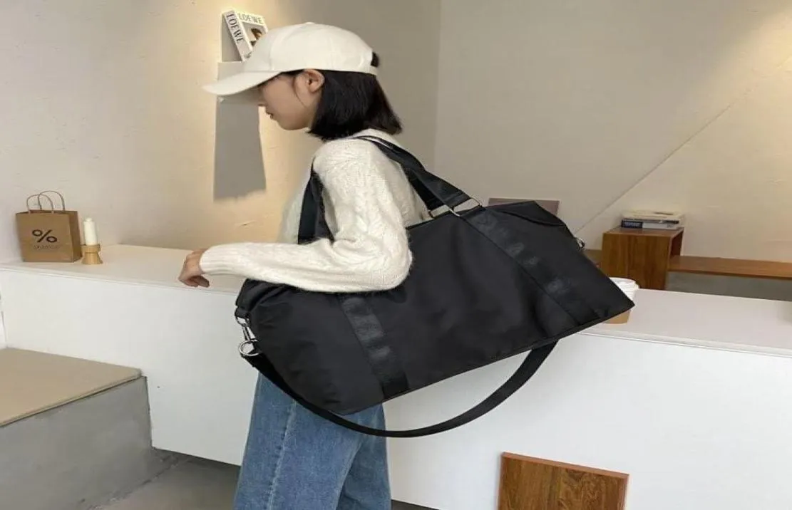 Outdoor Bags Fashion Large Travel Bag Women Cabin Tote Handbag Nylon Waterproof Shoulder Weekend Gym Female5483156