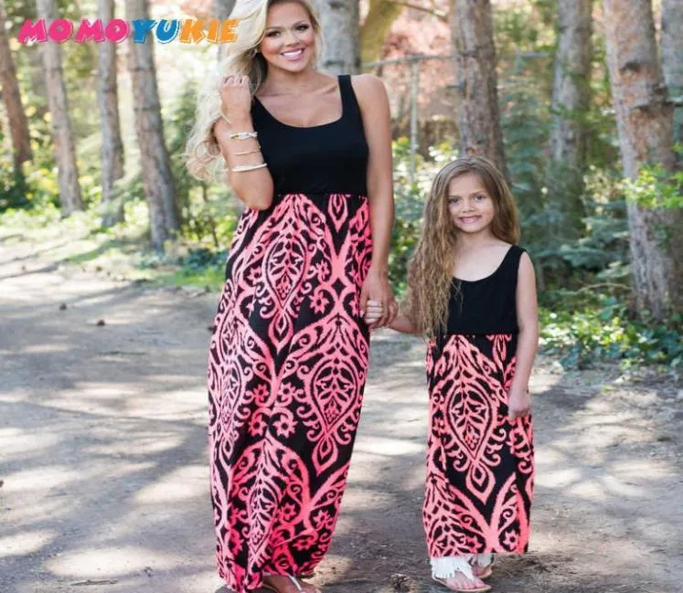 Moderdotterklänning Familj Matchande kläder Neon Coral Black Damask Maxi Dress Baby Girl Summer Mommy and Me Clothes Dresses 2109400813