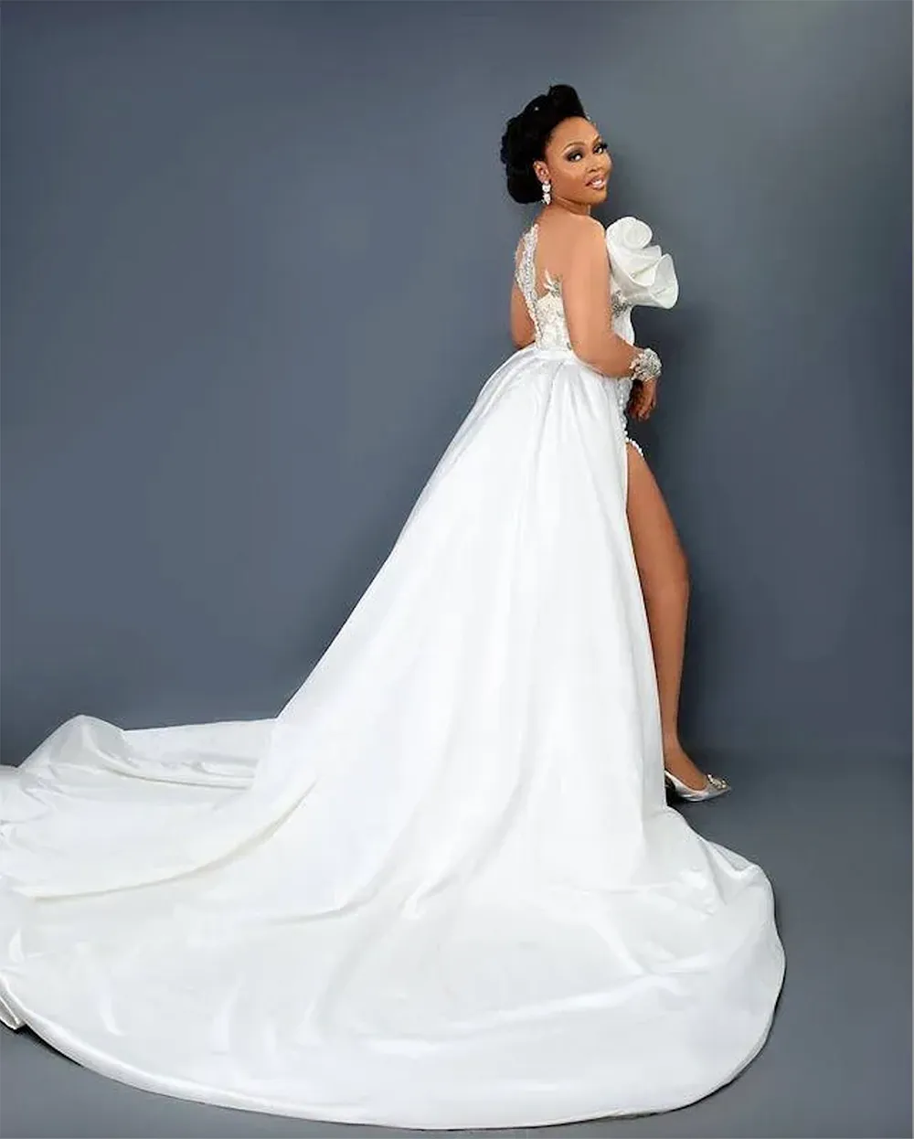 2024 Vintage Mermaid Lace Crystal Wedding Dresses Bridal Gowns Arabic Aso Ebi Long Sleeves Illusion Neck High Side Split Detachable Train Overskirts Satin Beads