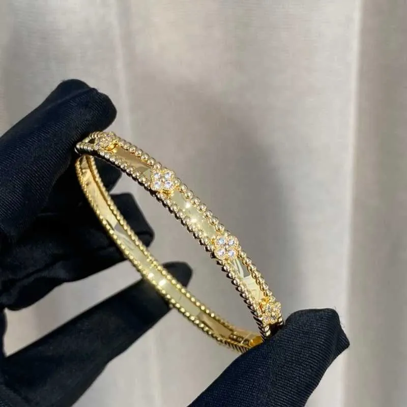 Bracciale di lusso di design Van Clover in oro 18 carati con cristalli scintillanti e diamanti Simbolo supremo di amore e protezione, un regalo perfetto per donne e ragazze Xvq9