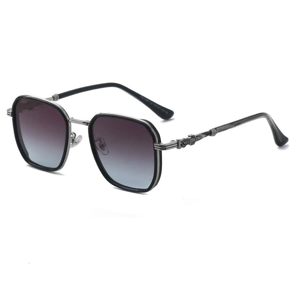 Projektant CH Cross Glasses Rame Chromy Marka okulary przeciwsłoneczne dla mężczyzn kobiety metalowego kierowcy trend mody na zewnątrz luksusowe ramy okularów wysokiej jakości 2024 ERM6