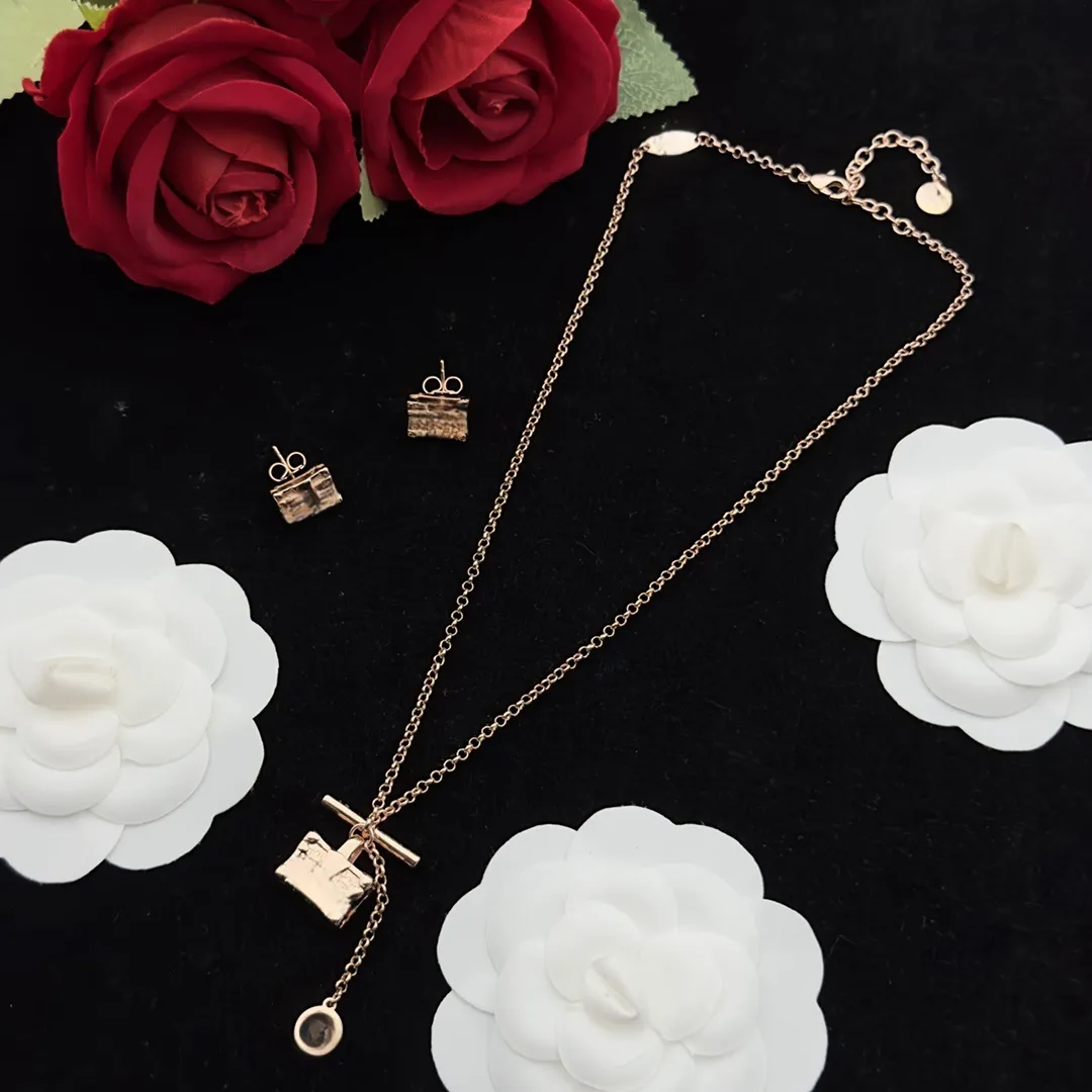 Crystal Clear, Elegant and Radiant Fashion Designers unika halsband moderna och fantastiska Grand Jewelry Valentine's Day Christmas Necklace