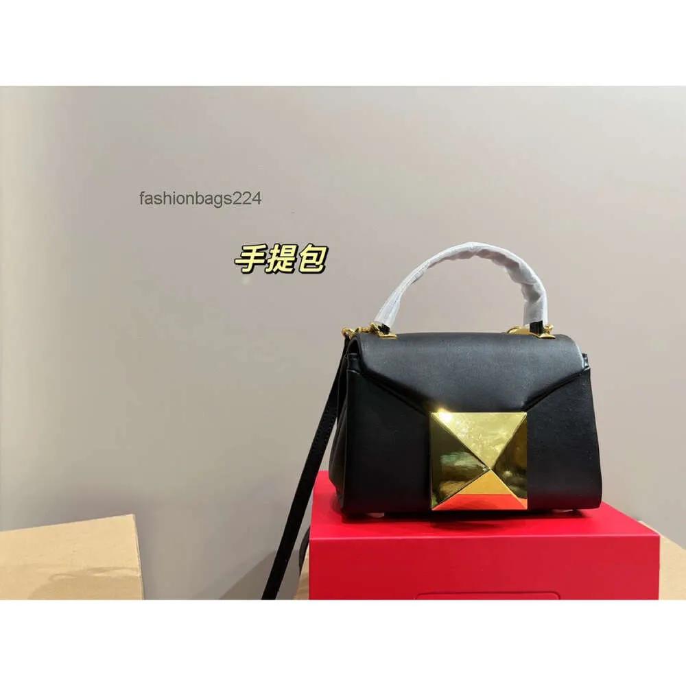 Handheld VLTN 23 Designer 2024 Style Shoulder Bag Square New Bags Women's Spring/summer Small Trend Fashion One Rivet Crossbody Charm Cover Soft W5LOOITH