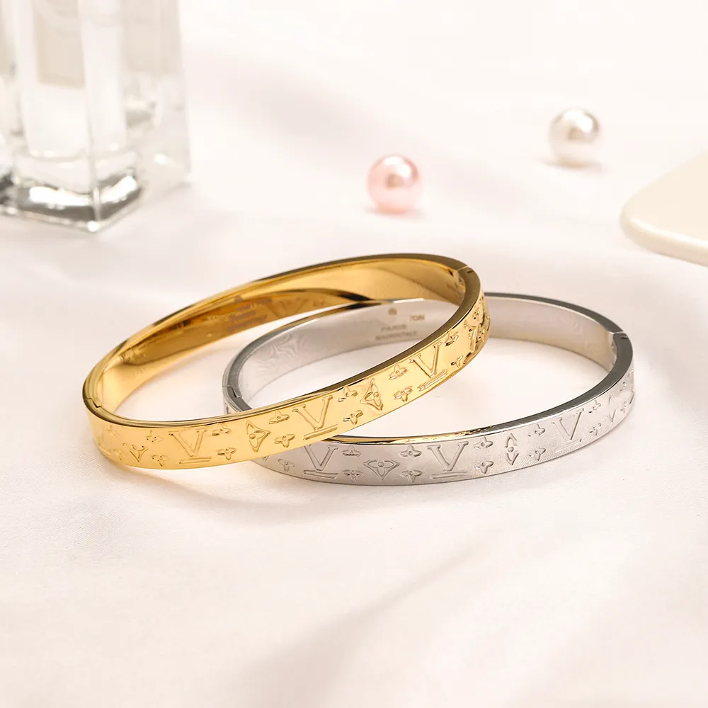 18K Banhado A Ouro Designer Pulseiras Mulheres Bangle Jóias De Luxo 925 Banhado A Prata Aço Inoxidável Emboss Presente Dos Amantes Do Casamento Com Embalagem Da Marca