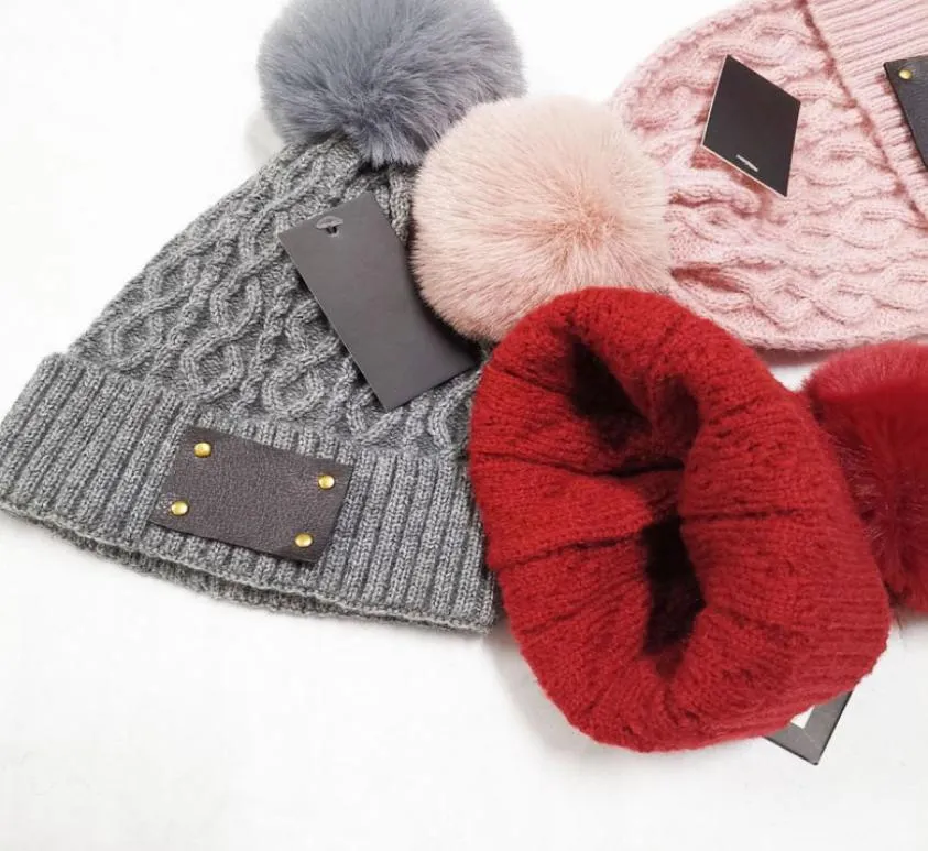 Cappello a cuffia invernale di design da donna con pompon Cappello da donna morbido elasticizzato lavorato a maglia con pon pon Cappelli in cashmere Cappellino con teschio caldo femminile Plus7991157