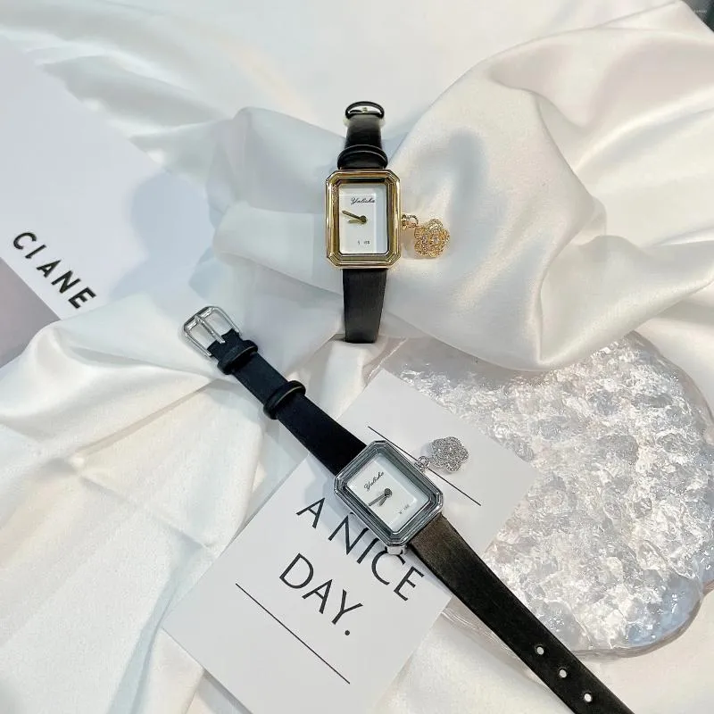 Relógios de pulso na moda relógios femininos camélia embelezamento luz luxo senhoras sênior relógio de quartzo elegante estilo de moda