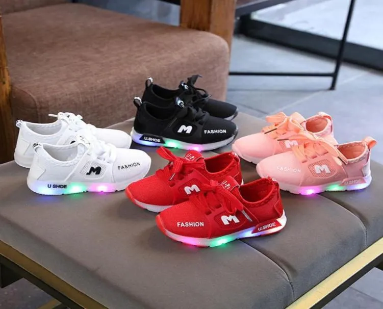 Taille 2130 bébé clignotant lumières baskets enfant en bas âge petit enfant LED baskets chaussures lumineuses garçons filles Sport chaussures de course LJ42436638177691