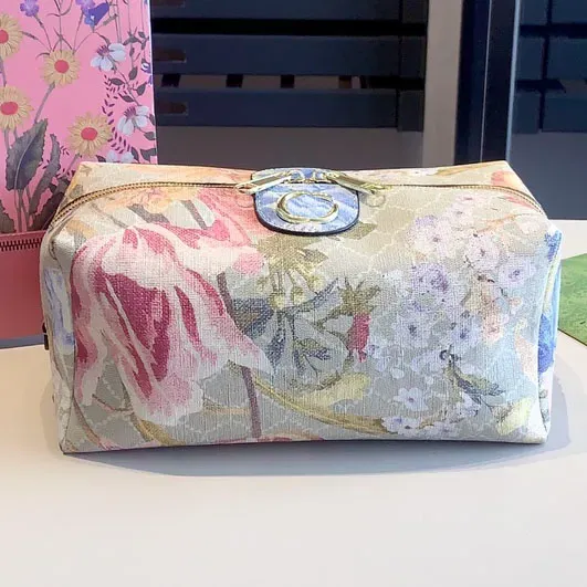 Designer Make Up Bags Luxury Cosmetic Bag Makeup Bag Designer Floral Washing Bag Travel Toiletry Bag Business Trips Bathroom Bag Webbing Washbag 2312298D