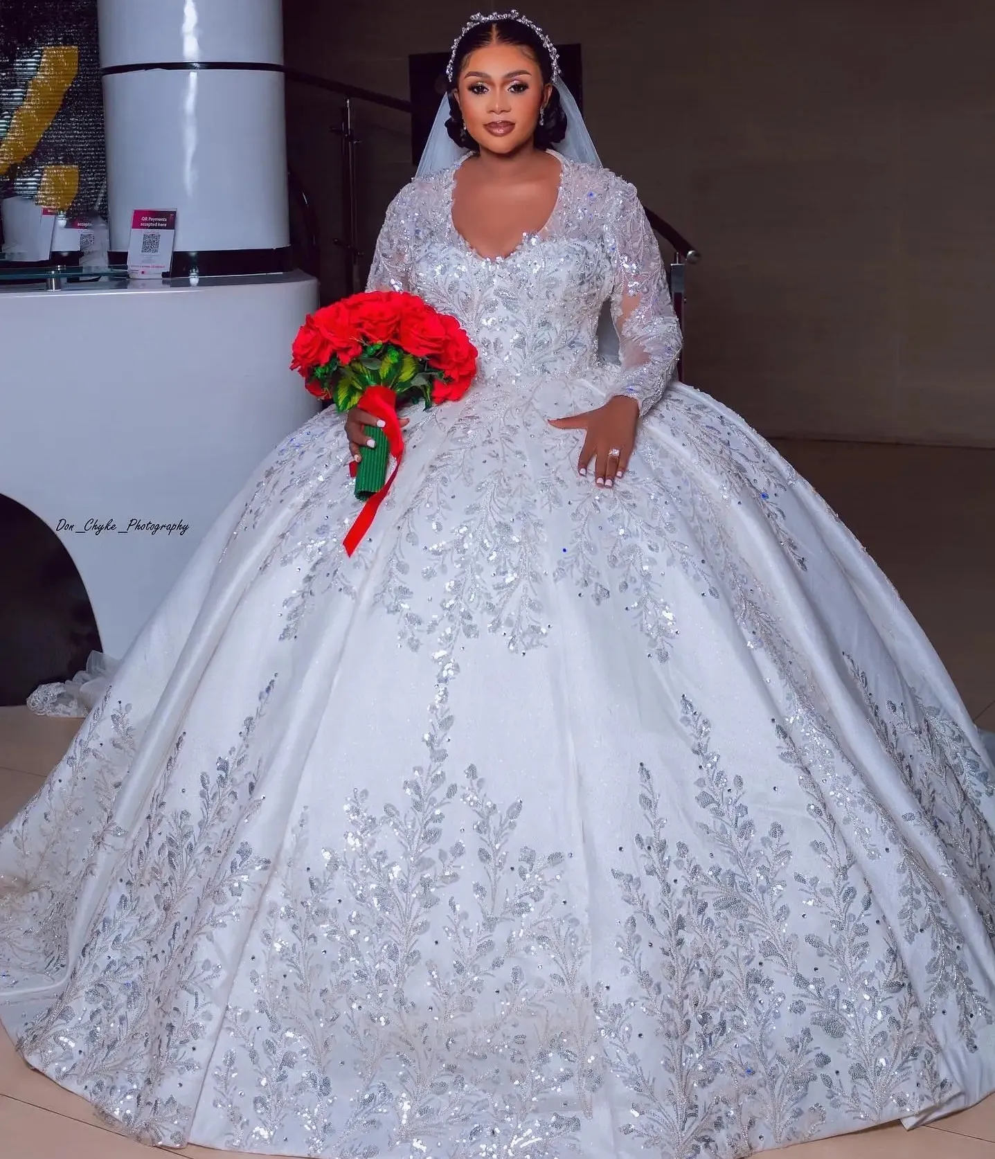 2024 Hochzeitskleid Afrikanischer U-Ausschnitt Langarm Pailletten Spitze Applikationen Puffy Brautkleider Customed Vestidos De Novia