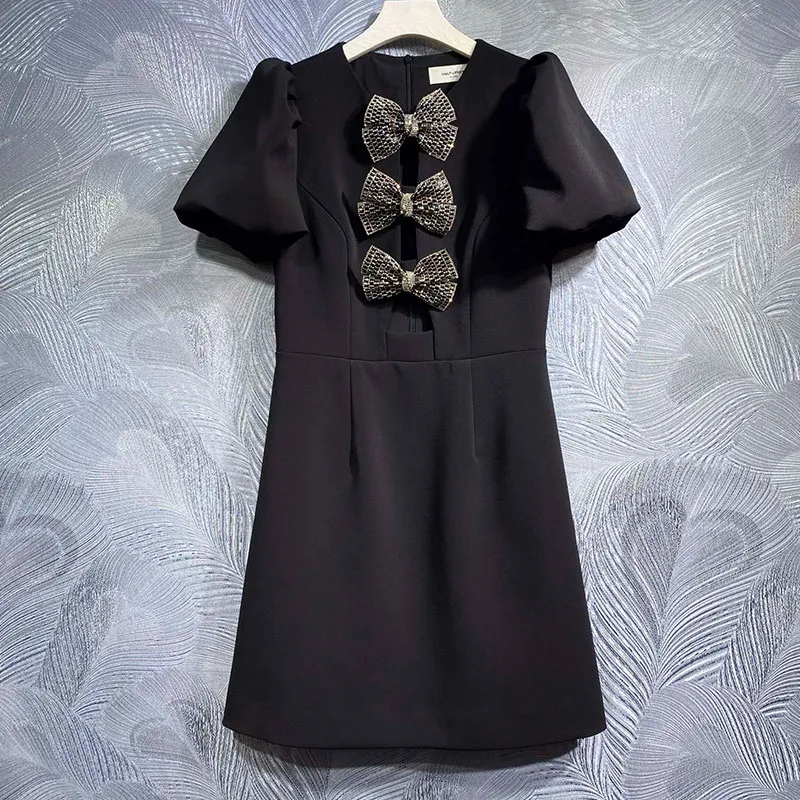 سوداء مصمم الفقاعة الأكمام جوفاء القوس فستان Hepburn على غرار العمر تقليل الخصر التخسيس تنورة قصيرة الخط