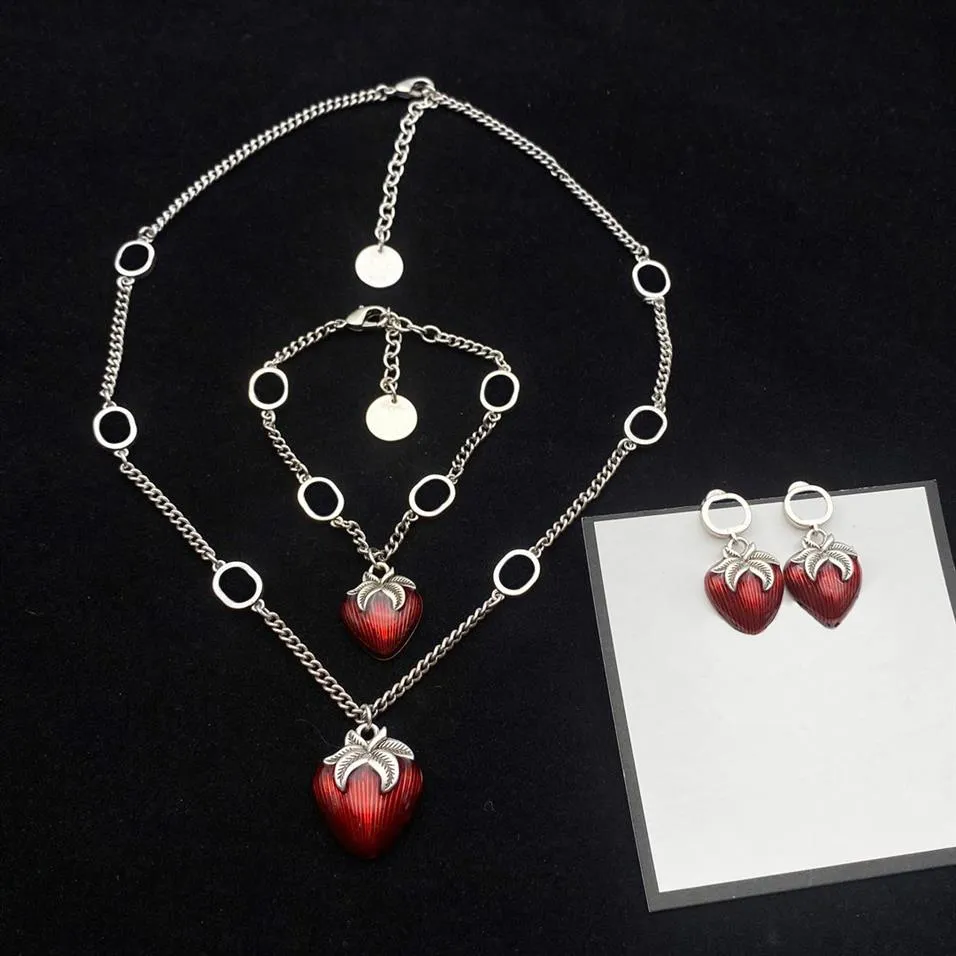 Collana di smalto alla fragola, orecchini, bracciale, doppia lettera, catena di metallo, set di gioielli, orecchini con ciondolo per feste carini225Y