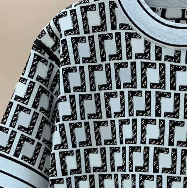 Designer högkvalitativa kvinnors fulla F-bokstäver TEES TEES Fashion Luxury Knit Crew Neck Kort ärm T-shirt Top