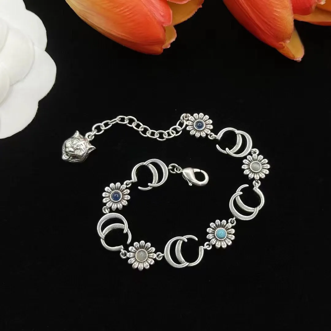 Med dammväska silverfärg lyxmärke armband armband fem g och blomma hängsmycken par mässing armband för kvinnliga lady gåvor