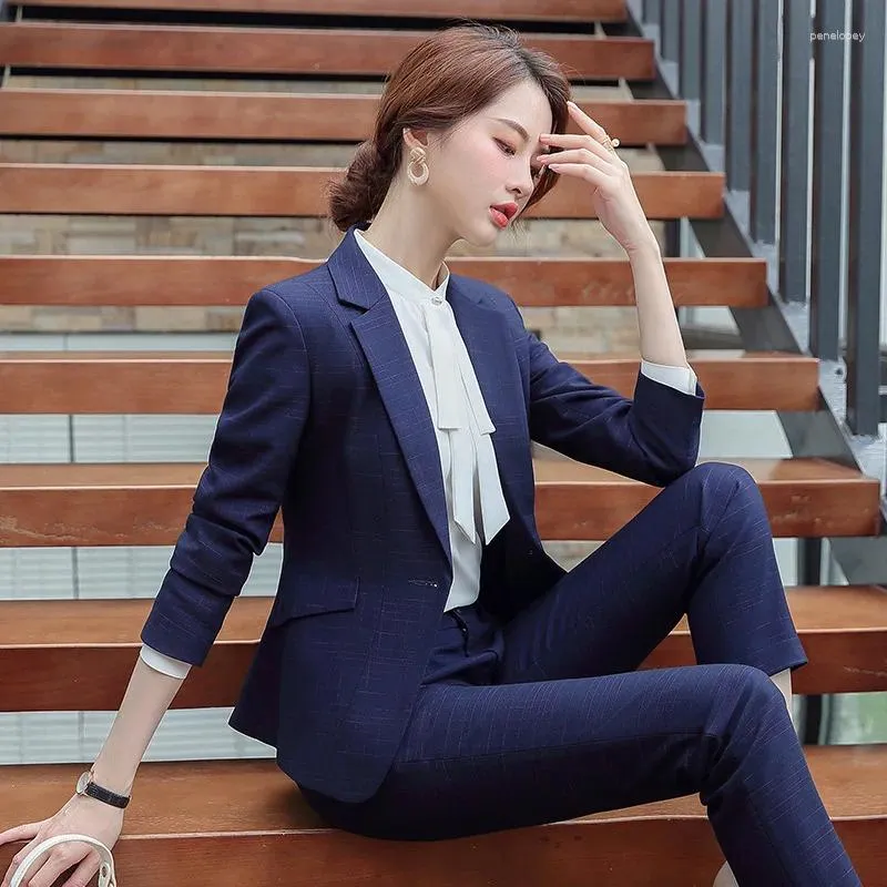 Dwuczęściowe spodnie damskie Ustaw top i jesienne zima OL Professional Wear Dame Striped Suit Fashion Slim Biały kołnierzyk