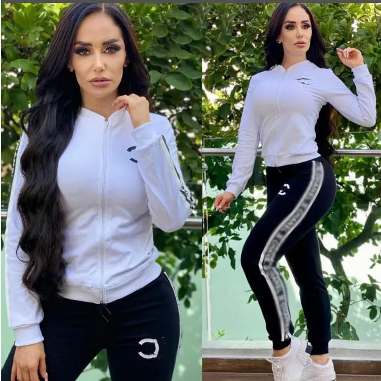 2024cc Fall New Women's Tracksuits الفاخرة العلامة التجارية الأزياء غير الرسمية المكونة من قطعةتين