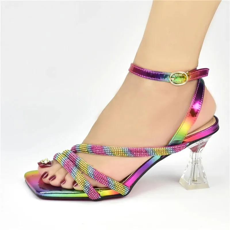 399 Slippers Dernières quartiers bottes africaines décorées avec des chaussures de mariage en strass Italien Femmes Shoe 5