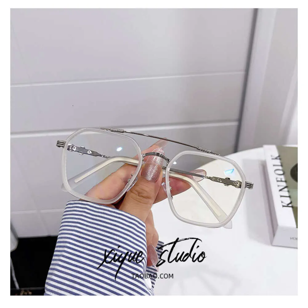 Tasarımcı CH Çapraz Gözlükler Çerçeve Kromlar Marka Güneş Gözlüğü Erkekler için Kadın Stil Miyopya Myopia Myopia Big Göz Kalp Lüks Yüksek Kaliteli Gözlük Çerçeveleri NKYB