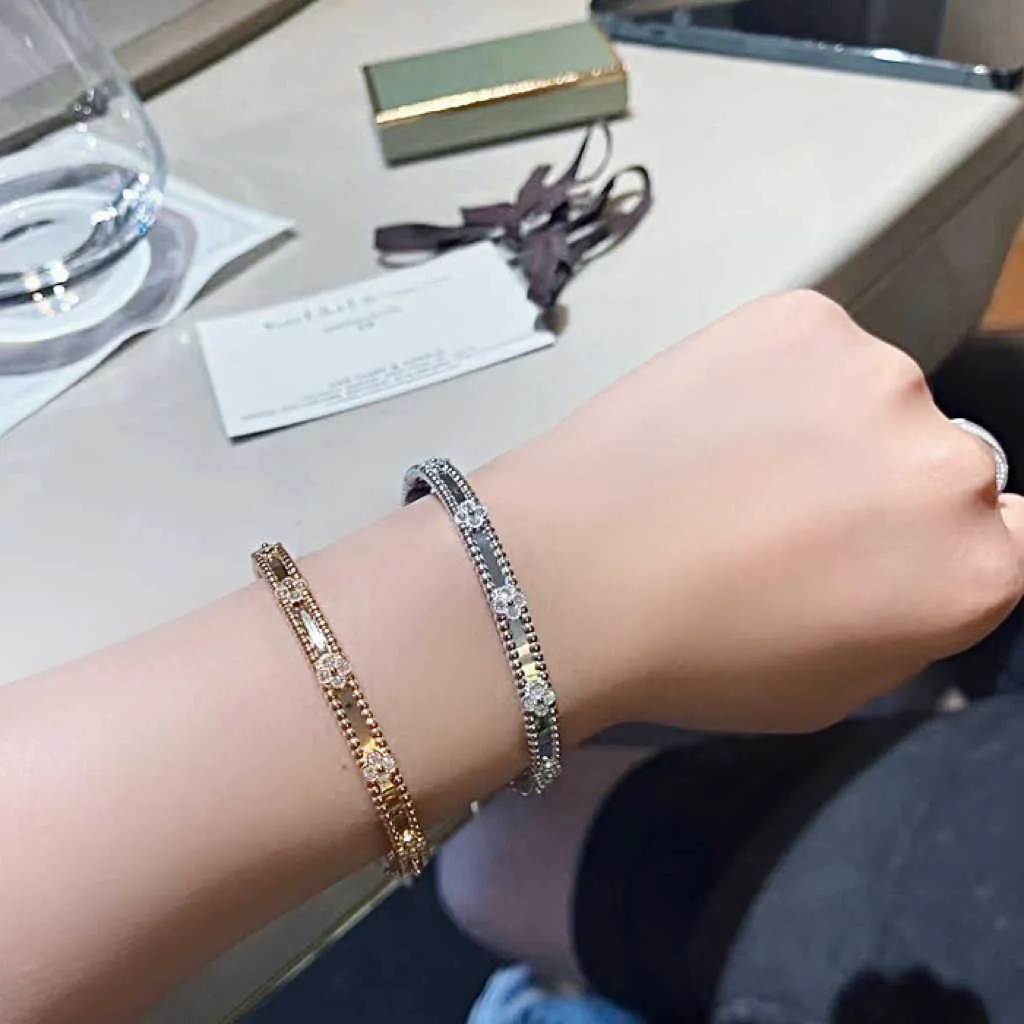 Designer luxe 18k gouden Van Clover-armband met fonkelende kristallen en diamanten Ultiem symbool van liefde en bescherming, een perfect cadeau voor dames en meisjes Rmzz