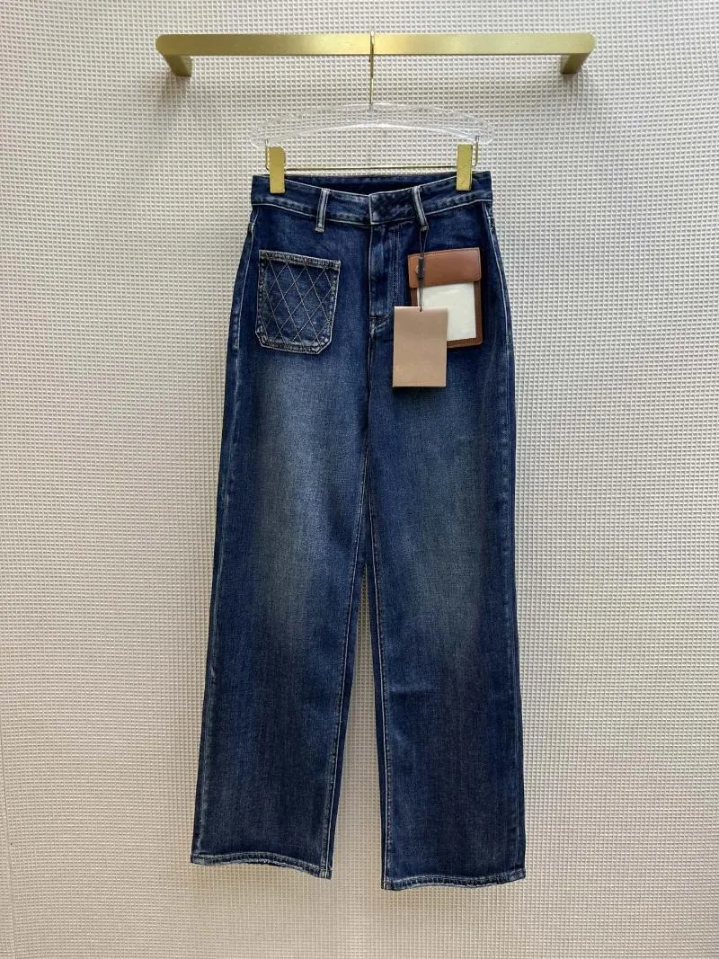 Jeans pour femmes 2023 Bordure de poche en cuir contrastée Conception de jambe droite pour obtenir un équilibre entre la simplicité française et le vintage 9.4