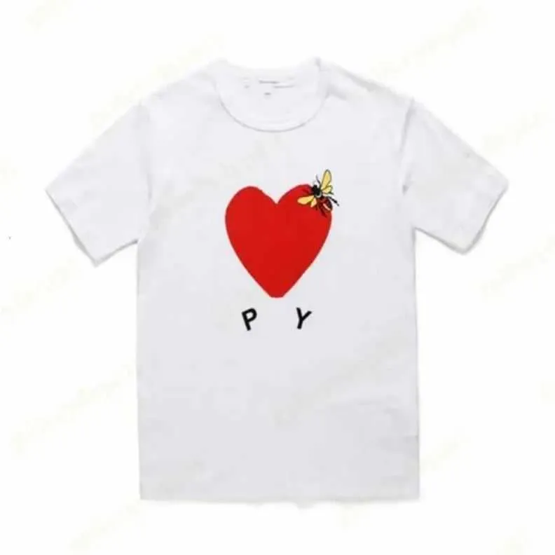 Masowe męże Play T Shirt CDG Designer serca Casual Womens des Badge Garcons Graphic Tee Heart za literą na piersi T-shirt CH19