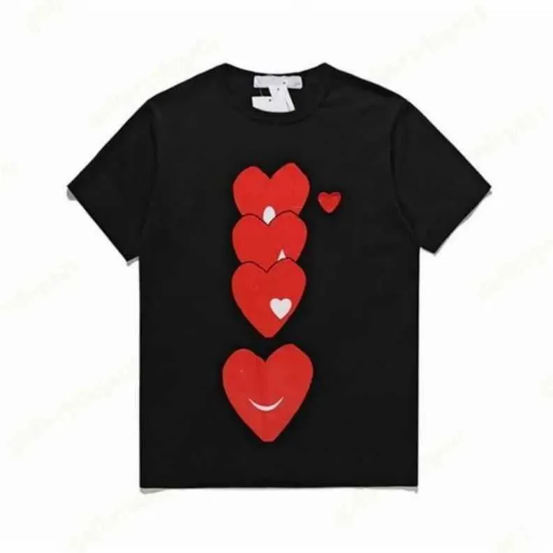 Masowe męże Play T Shirt CDG Designer serca Casual Womens des Badge Garcons graficzne tee serce za literą na piersi T-shirt CH14
