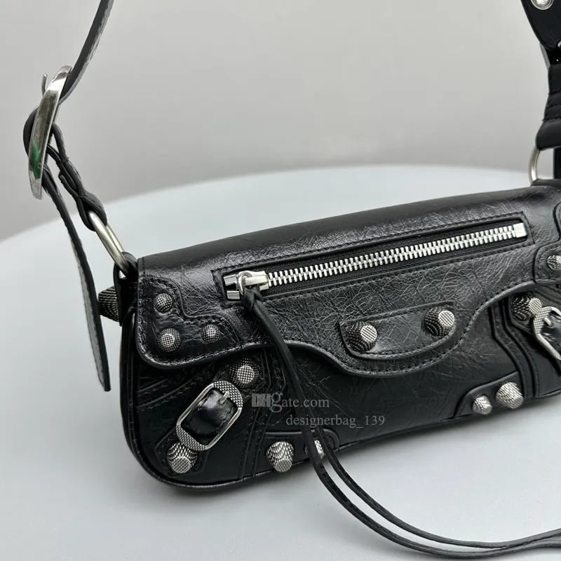 ハンドバッグ BALENCIAGA HAND BAG (8133572ABAW 1108) Women's Hampton Carry All Bag Small in Black | Balenciaga US
