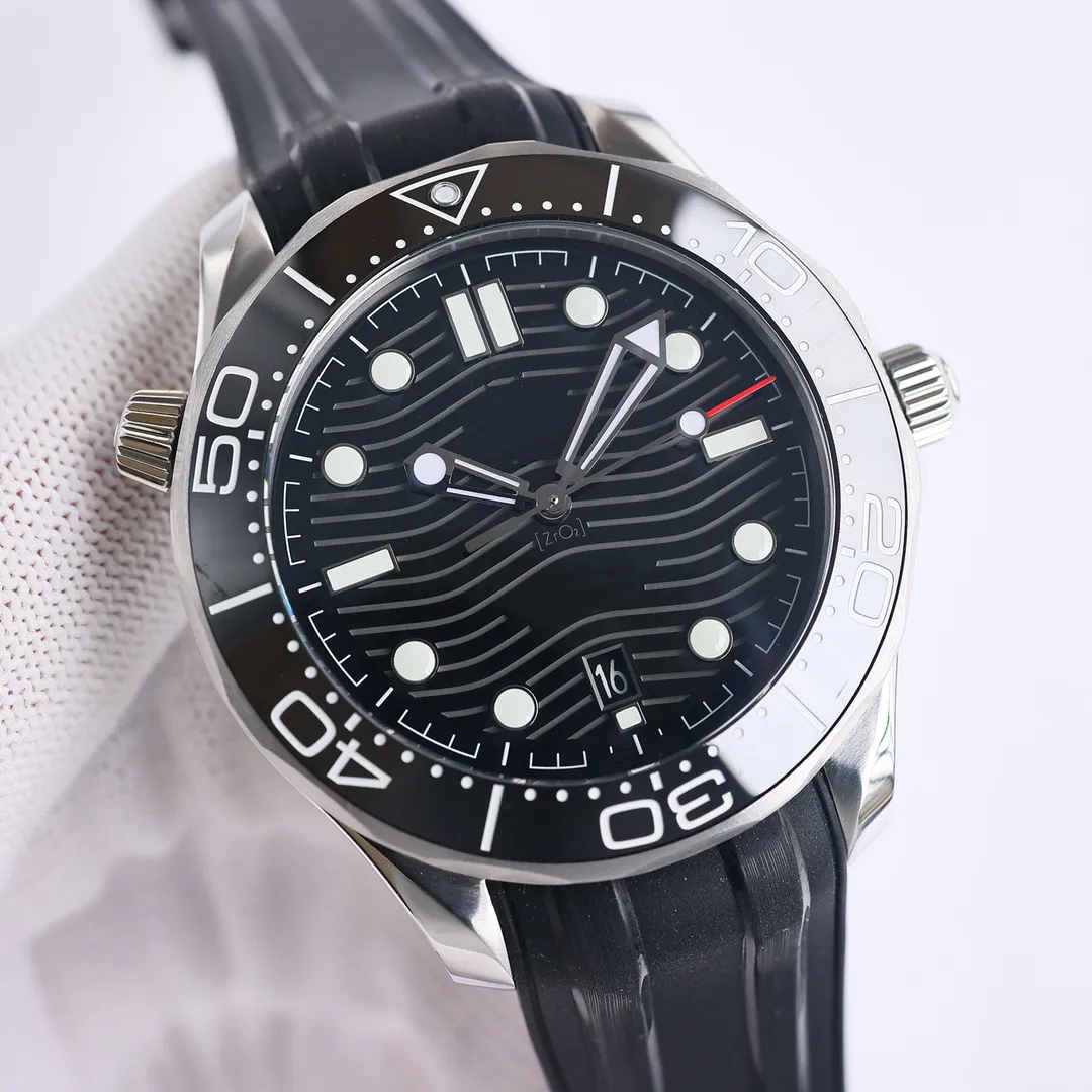 Mens Luxury Watches 42MM Automatic Mechanical Movement Outdoor 