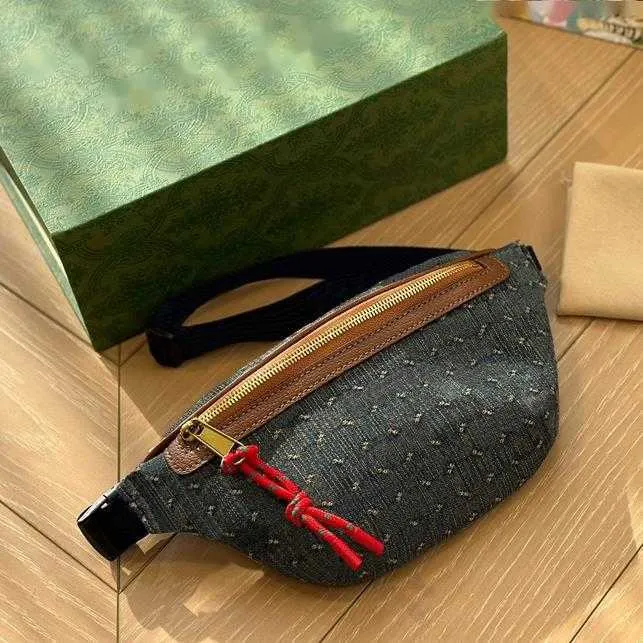 Luxury Leather Waist Bag for Men: Stylish Fanny Pack, Classic