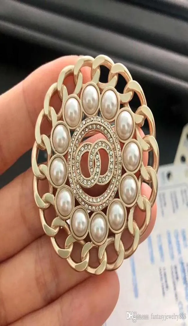 2020O novo broche vende como bolos de designer estilo americano clássico clássico BROOCH205019012