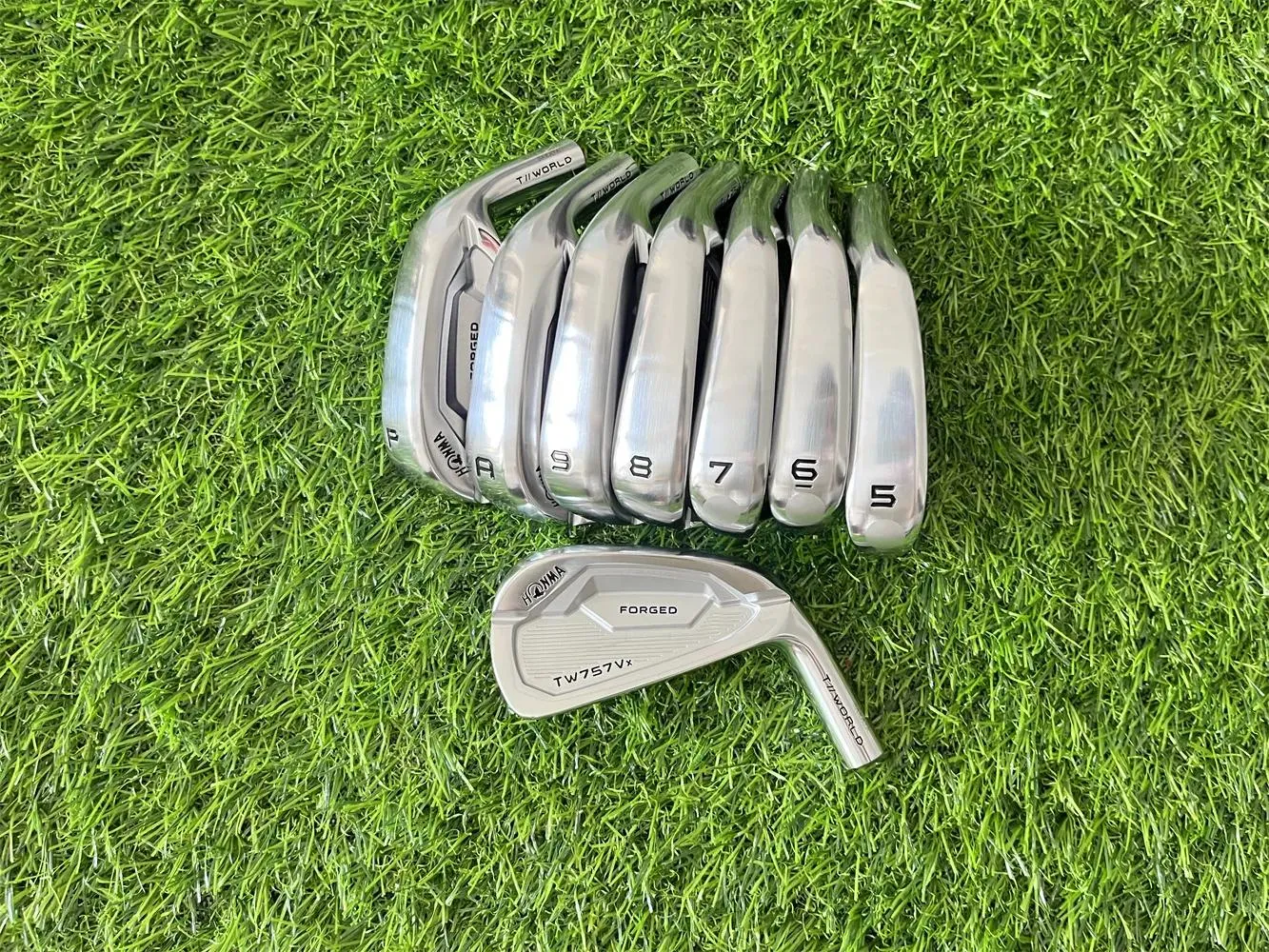 Irons Honma TW757VX Iron Set Honma TW757VX Golf Kurzone Irons Honma Golf Clubs 49PA R/S Flex Steel Saft z osłoną głowy