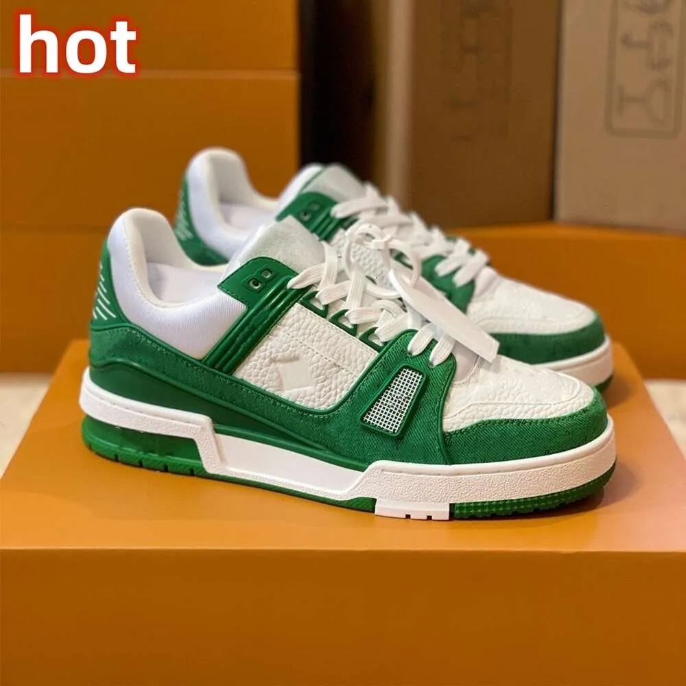 2024Designer casual shoes fashion women's formal shoes men's retro sports shoes black and white men's and women's genuine leather denim sports shoes