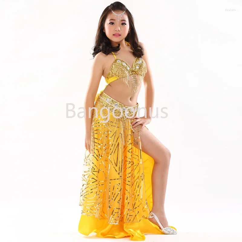 Stage Wear Arrivée Enfants Belly Dance Performance Costume 3 PCS Ensemble Perlé Soutien-gorge Ceinture Jupe Plus De Couleurs Enfants Filles Danse Vêtements # 830