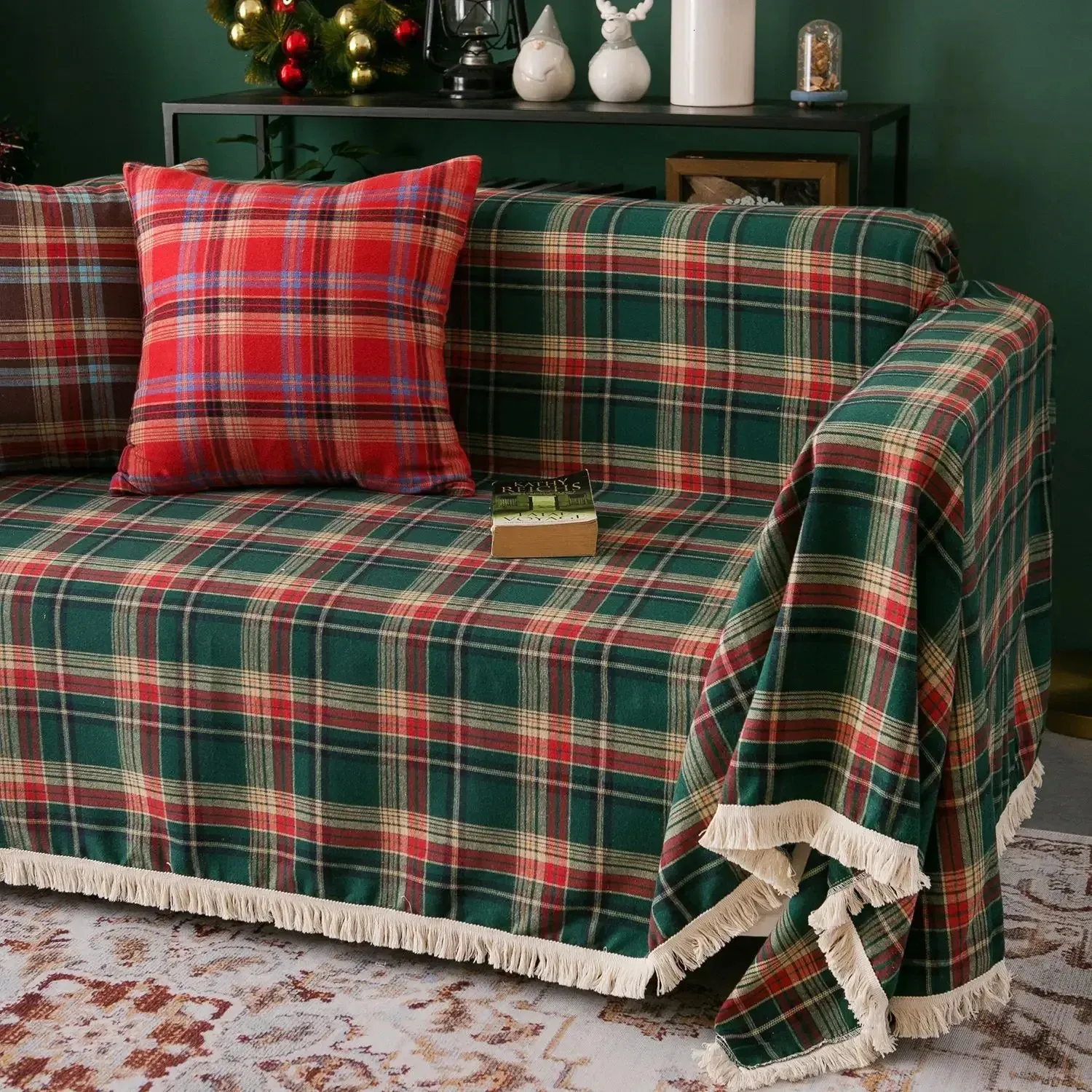 Copridivano Asciugamano Vintage Natale Decora Plaid rosso verde Cuscino multifunzionale per seduta a 3 posti con nappa 231229