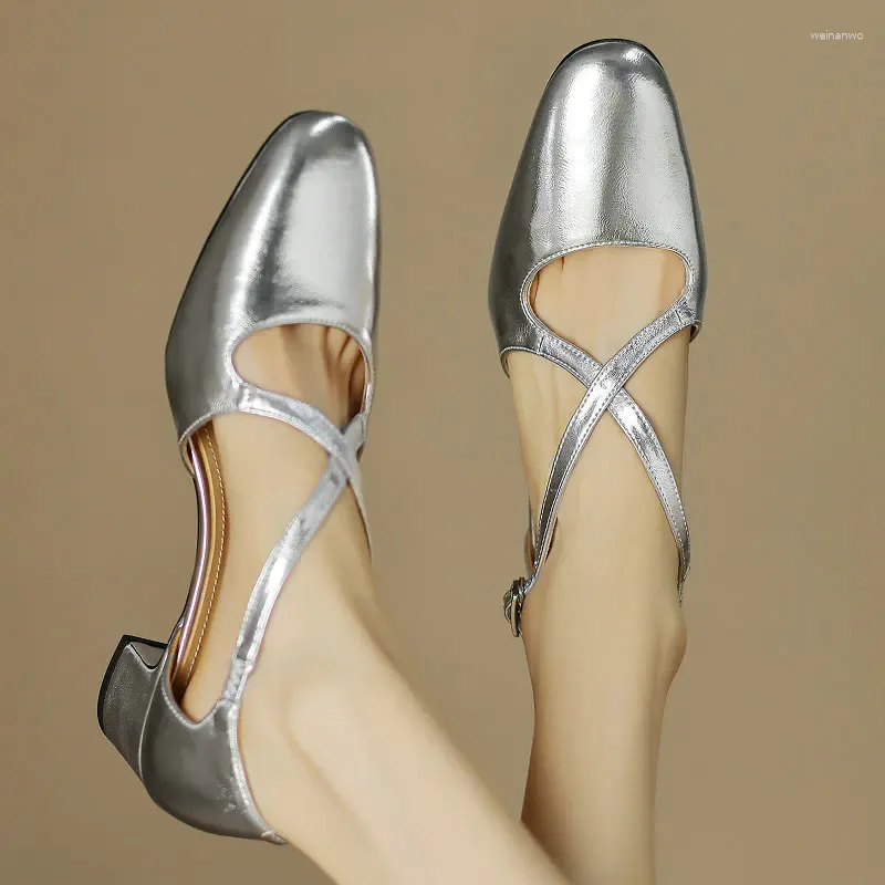 Sandalet Orijinal Cowhide Deri Gümüş Fildişi Kapalı Kapalı Ayak Tatlı Bayanlar Klasik Yaz Mary Janes Pompalar Ayakkabı Kalın Med Topuklu Kadınlar
