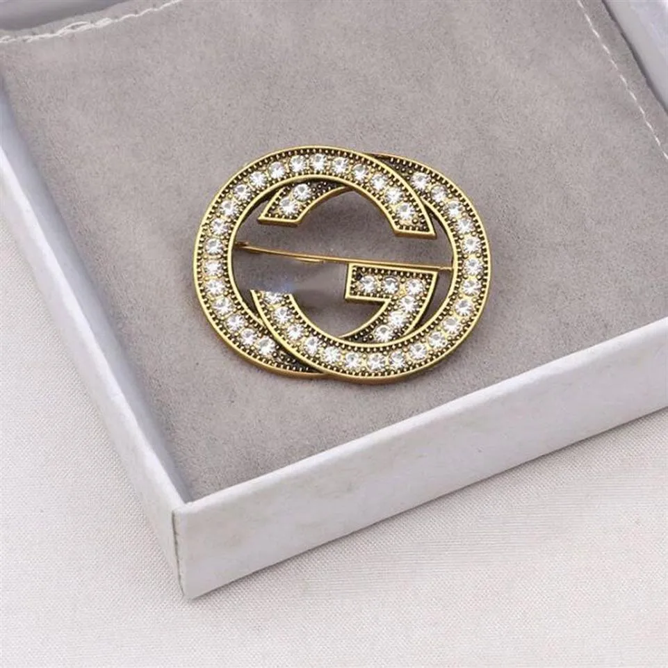 23SS Fashion Brand Designer G Letter Brosches 18K Gold Plated Brosch Suit Pin Small Sweet Wind Jewelry Accessories Wedding Party G223F