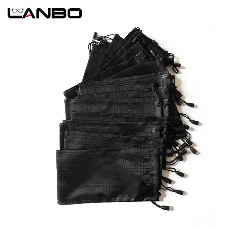 Lanbo 100 PCSlot Glass Case Soft Waterproof Plaid Tyg Solglasögon Bag Pouch Black Color Wholesale Good Quality S11 231229