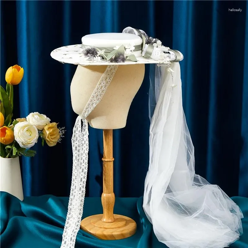 Basker fairy blomma fascinator hatt rese bröllop po skytte brud med lång slöja handgjorda broderier fedora huvudstycke