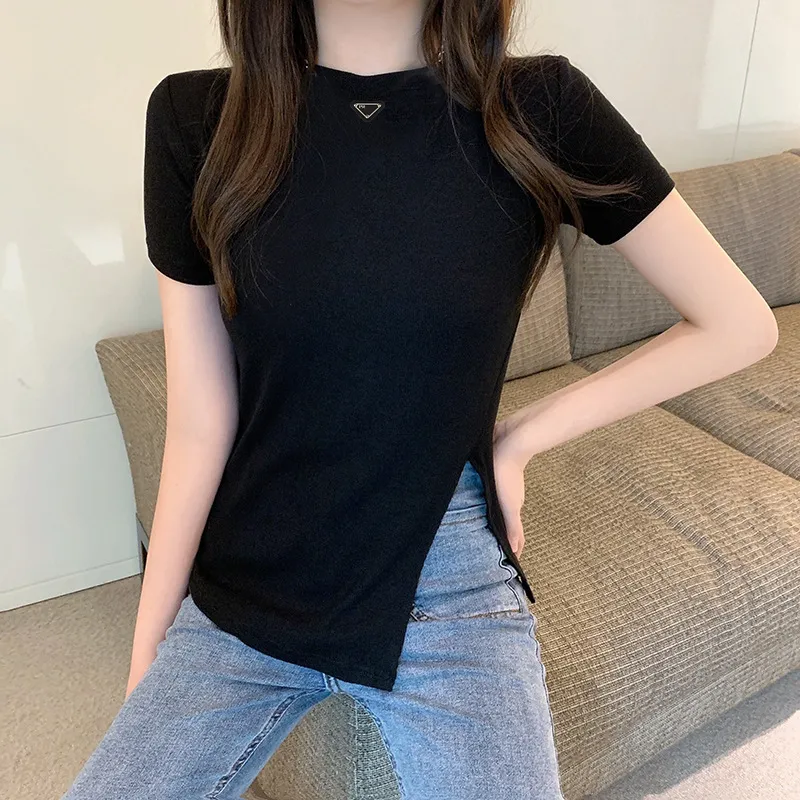 プラ女性TシャツセクシーなスプリットデザイナーTシャツレディムスリムフィットソリッドショートスリーブシャツ小さな丸い首の夏の女性服トップティー4112