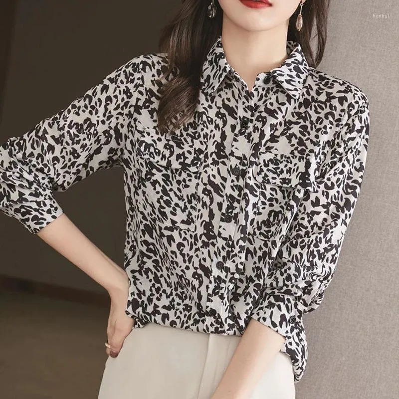 Blusas femininas 2023 primavera outono moda leopardo impressão chique rua botão até camisas casual simples manga longa solta topos para mulher