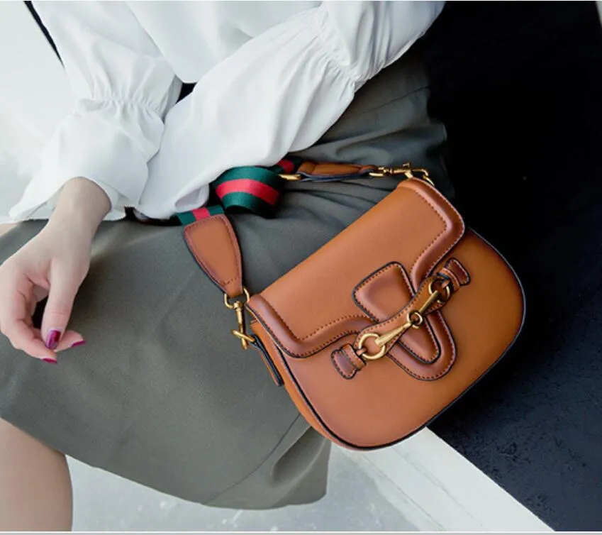 3669V Women Luxurys Designers Facs Crossbody Highky Handbags Womens Poundes Counder Shopping Totes Bage