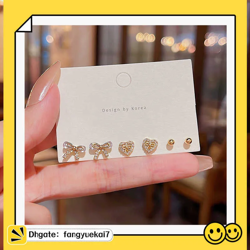 2024 Designer 925 silver needle South Korea's shiny delicate diamond snowflake earrings female fashion exaggerated geometric earrings factory H3JB