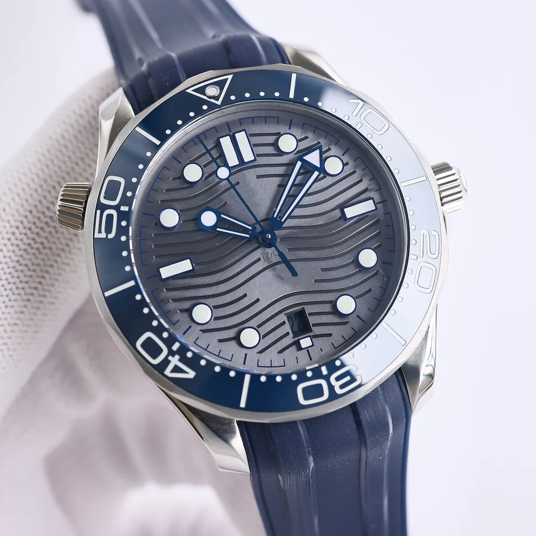 Mens Luxury Watches 42MM Automatic Mechanical Movement Outdoor 