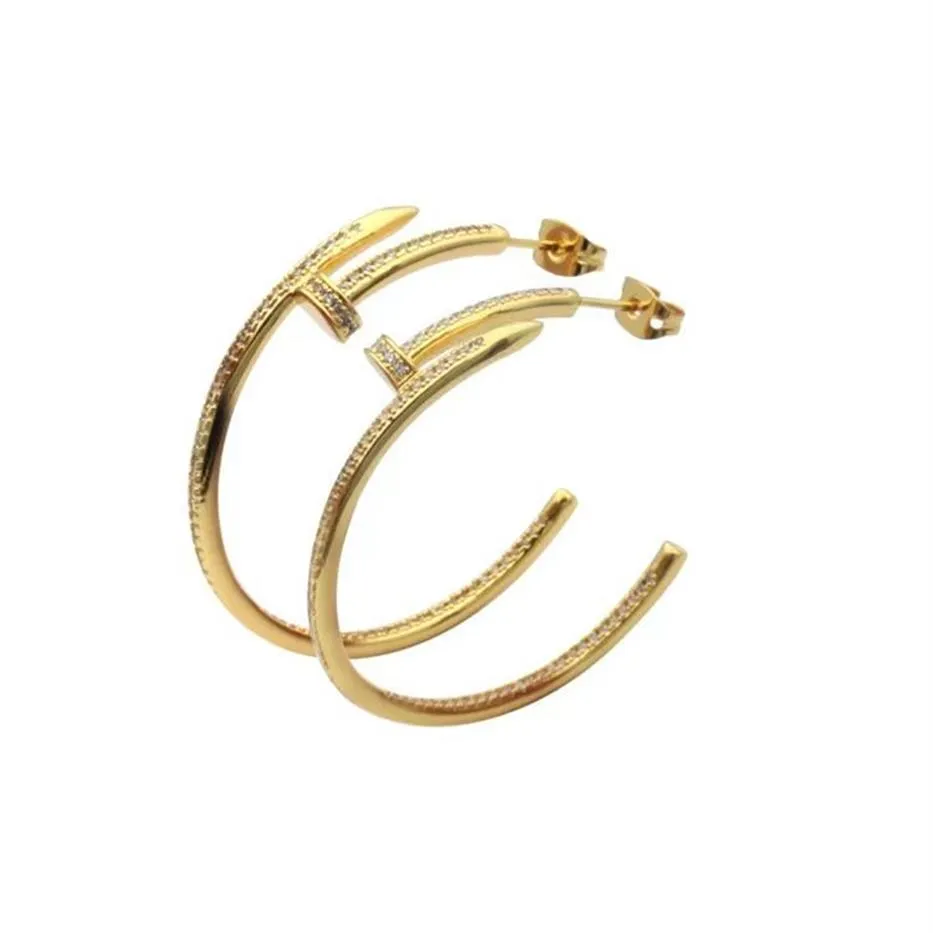 European och amerikansk lyx 18K Gold Hoop örhängen Fashion Personlighet naglar diamantörhängen för kvinna klassiska designer smycken246y