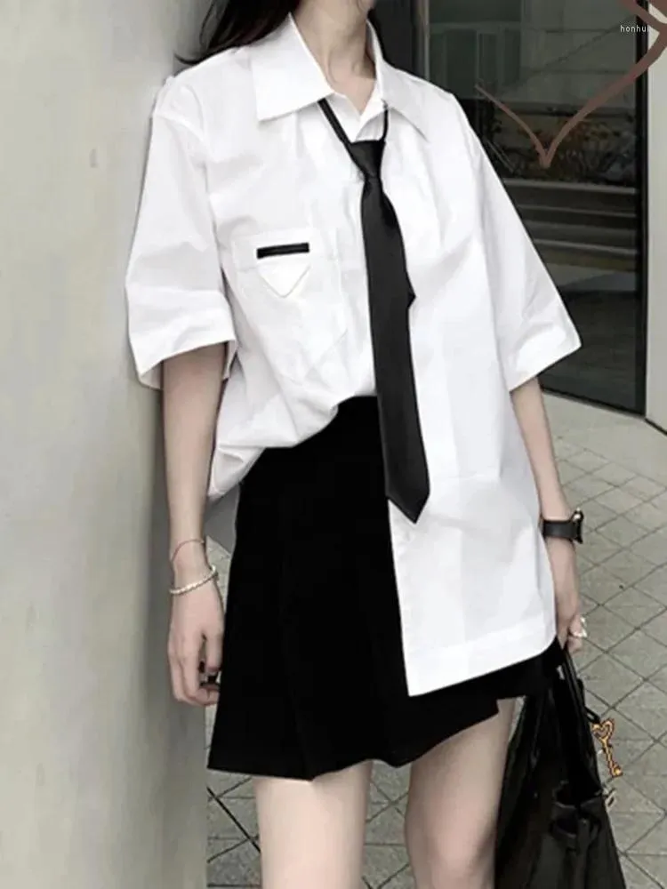 女性のブラウスJMPRSホワイトプレッピースタイルの女性シャツファッションJKルーズ学生短袖デザインボタンアップトップスサマーカジュアルブラウス