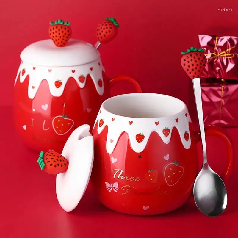 Tazze Simpatica tazza da caffè in ceramica di grande capacità alla fragola con coperchio e cucchiaio Tazza da colazione in porcellana con farina d'avena al latte rossa