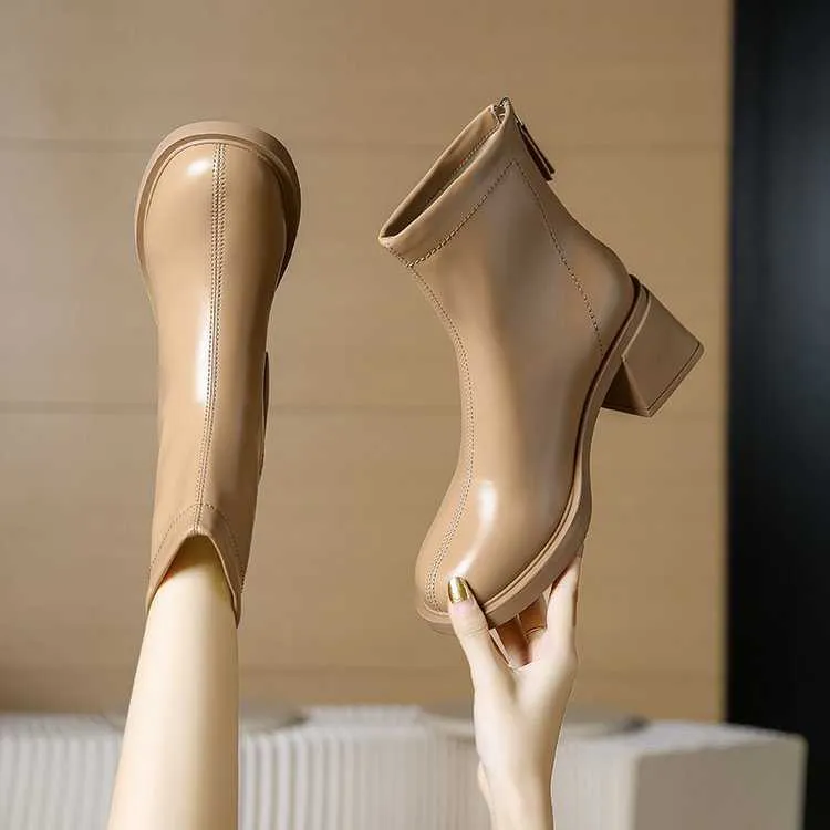 Britse modelaarzen Nieuwe Koreaanse versie voor dames met vierkante hakken Hoge ritssluiting aan de achterkant Korte pijpen Stijlvolle en trendy Martin Boot Trend